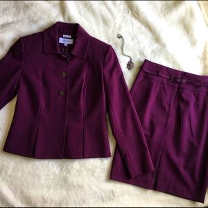 {CALVIN KLEIN} Women’s 2pc Skirt & Blazer Set.
